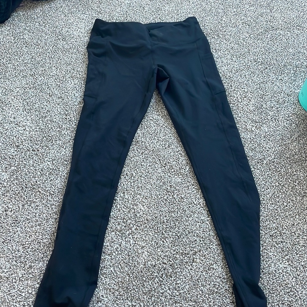 Medium black leggings never warn